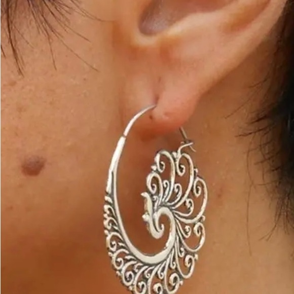 Vintage Craftsman Carved Peacock Pattern Hoop Earrings - Picture 5 of 6